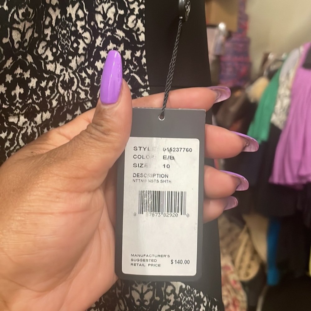 Dress never worn - Picture 2 of 4